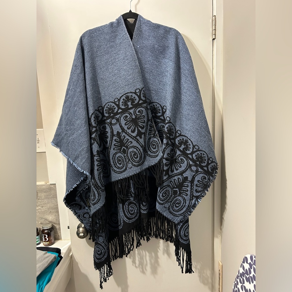 Poncho/cape one size